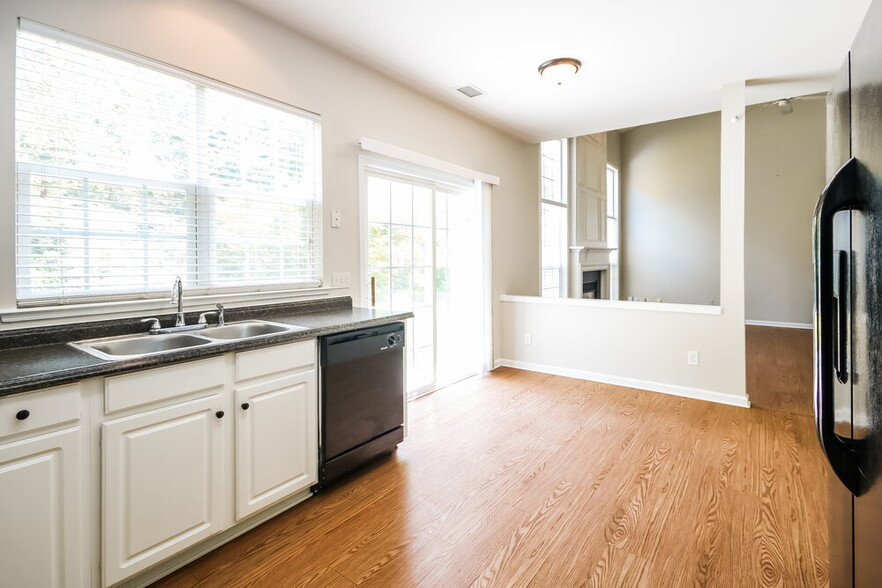 Building Photo - 8909 Lyleton Ln