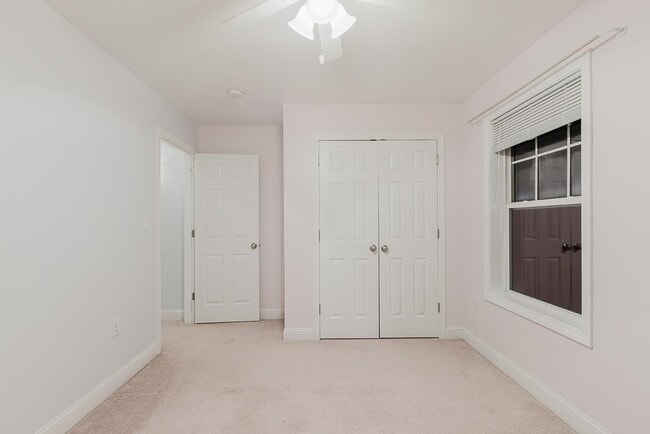 Building Photo - 213 Villager Rd