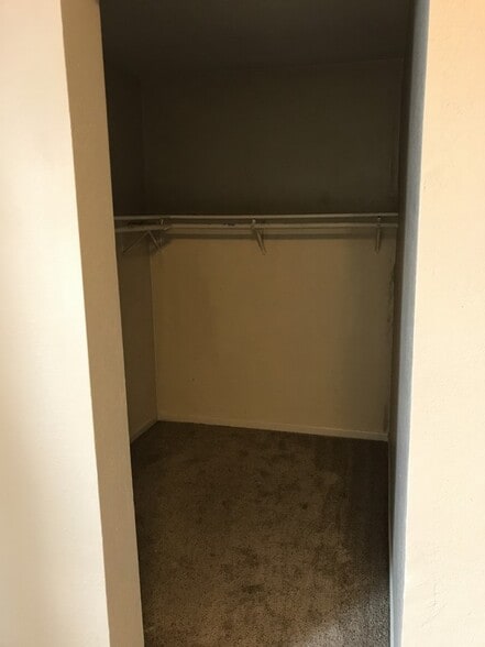 Building Photo - 3006 Emerson Avenue N #2