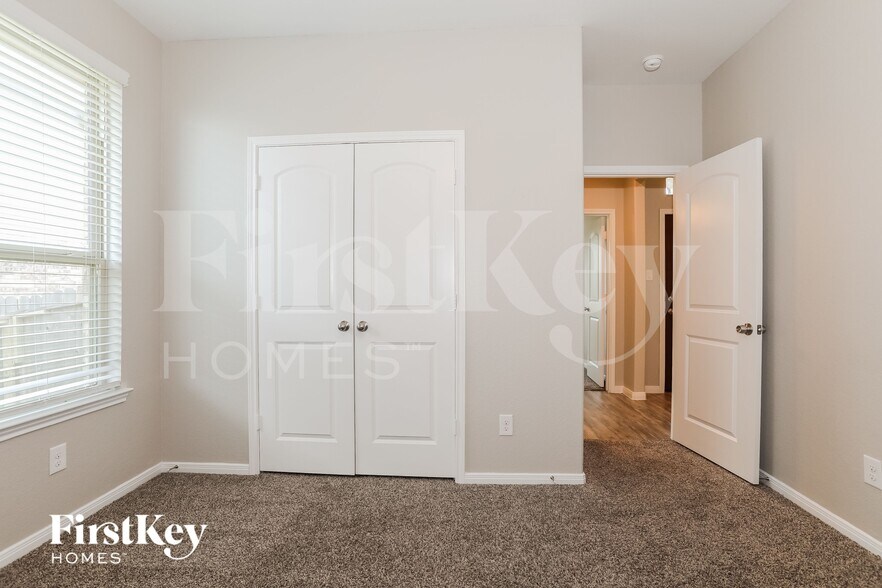 Building Photo - 14221 Rainier Peak Crossing