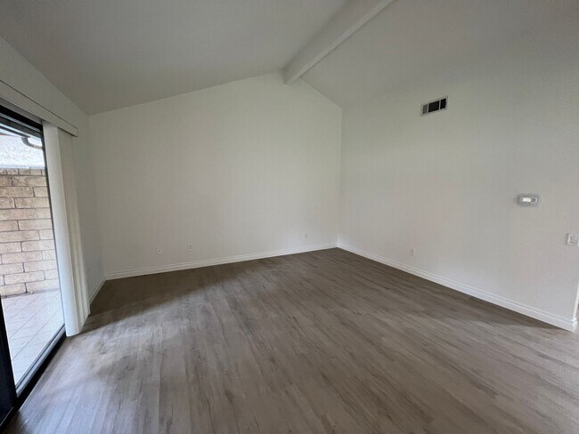 Building Photo - Updated 2 bed / 2 bath Home in Leisure Village