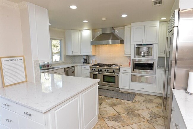 Building Photo - 10710 D-K Ranch Rd