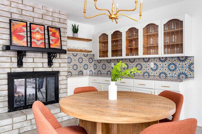 Building Photo - 6235 E Thunderbird Rd