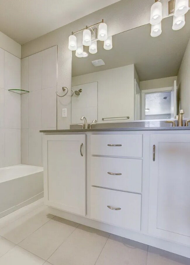 Building Photo - Modern 2 bed, 2.5 bath Townhome in Wellington, CO- Available July 10th!