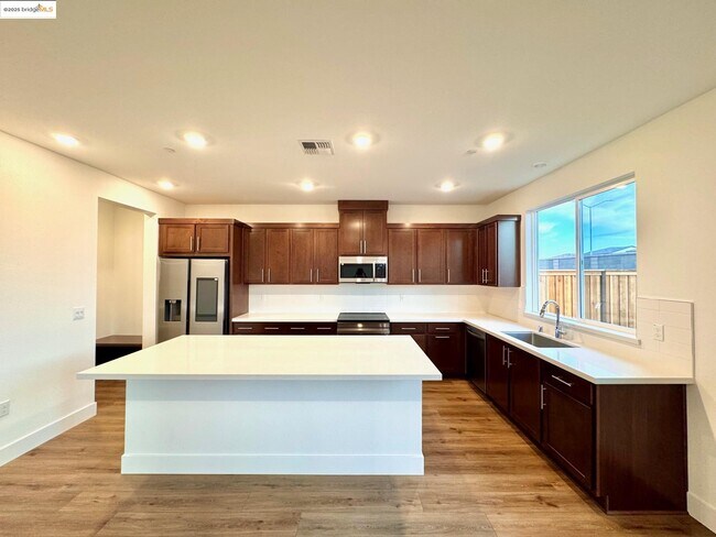 Building Photo - 2850 Talkeetna St