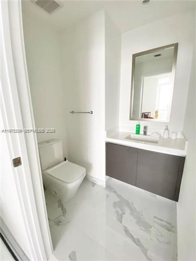 Building Photo - 851 NE 1st Ave