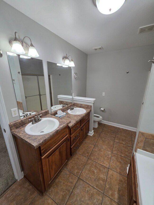 Building Photo - 107 Camellia Dr
