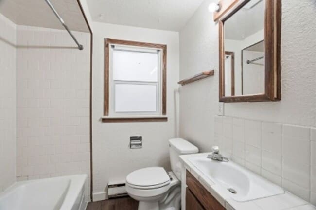 Building Photo - 1307 E Thurston Ave