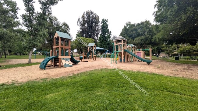 Building Photo - **$250 MOVE-IN SPECIAL** Light, Bright & S...
