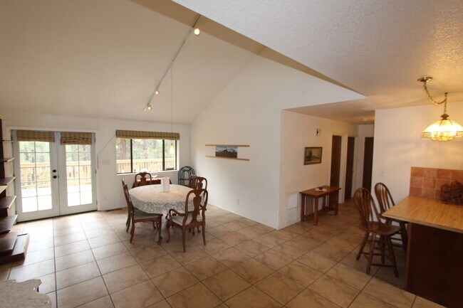 Building Photo - 3270 S Little Dr