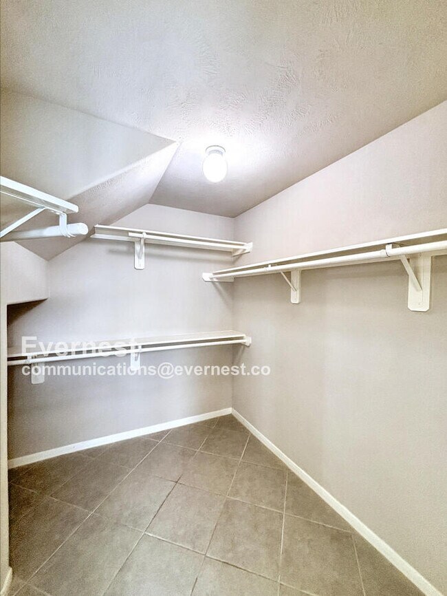 Building Photo - 8002 Arapahoe Ridge Ln