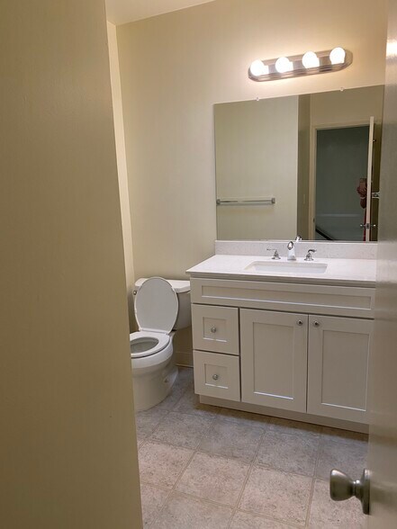 Building Photo - 21107 Victor St