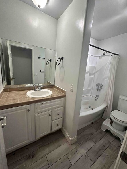 Building Photo - 583 Charlotte Dr