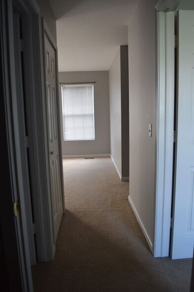 Building Photo - 8549 Hawthorn Hill