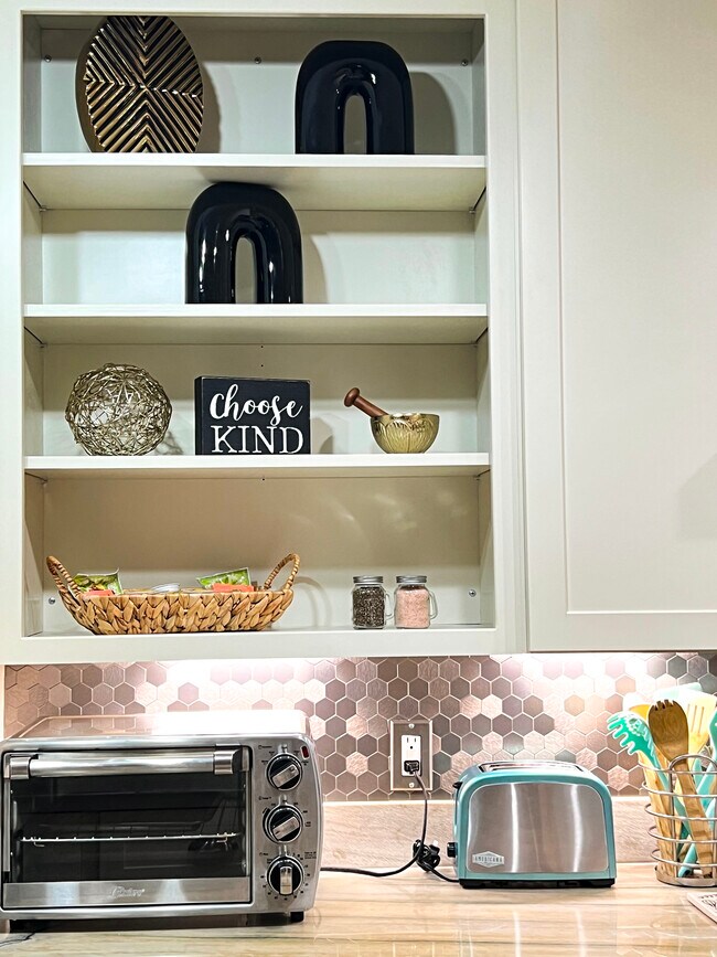 KITCHEN - 1615 Hotel Cir S