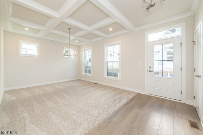 Building Photo - 14 Willow Ln