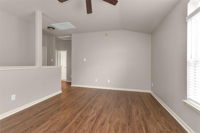 Building Photo - 6443 Applewood Forest Dr