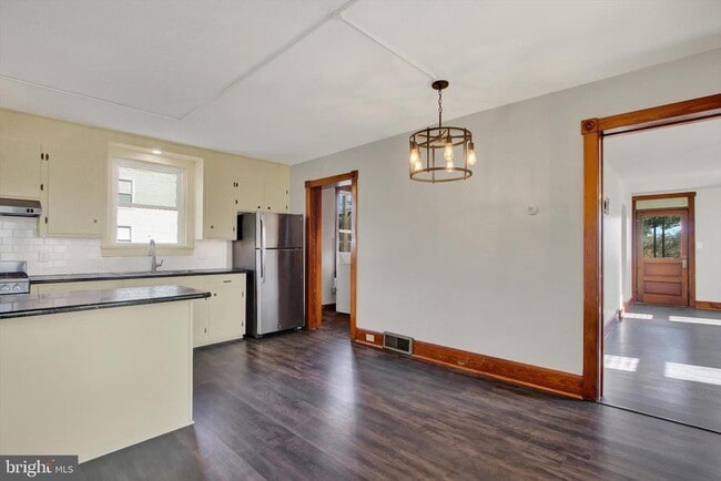 Building Photo - 367 High St