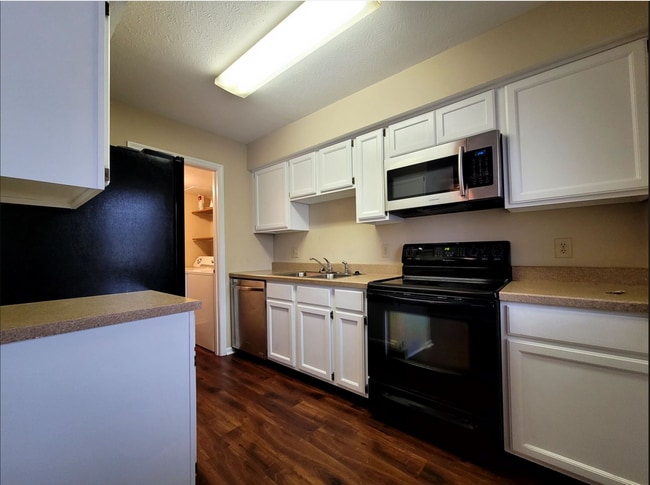 Building Photo - 2 bed 2.5 bath Townhouse condo in Butler Township