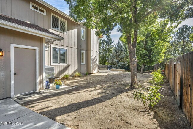 Building Photo - 6490 Brookview Cir