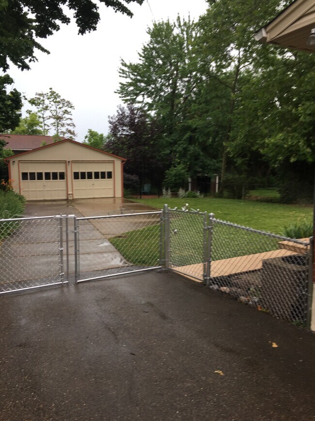 Building Photo - 9490 Wynnecrest Dr