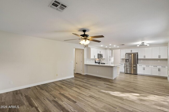 Building Photo - 1883 W Falcon Dr