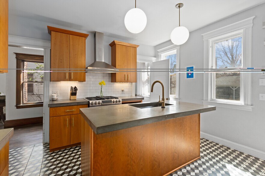 Building Photo - 1531 Vinewood St