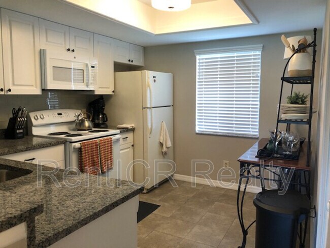 Building Photo - 298 Cypress Ln