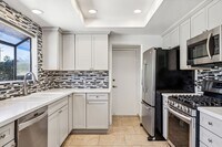 Building Photo - 3 Bed / 2 Bath Home with Bonus Room, Pool ...