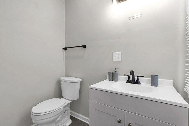 Building Photo - 601 Southwood Ave