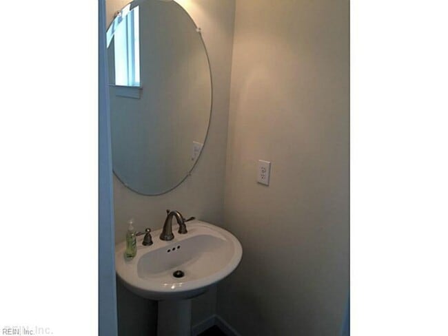 Building Photo - Beach Borough