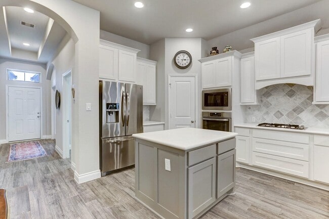 Building Photo - 8126 Silverspot Ln