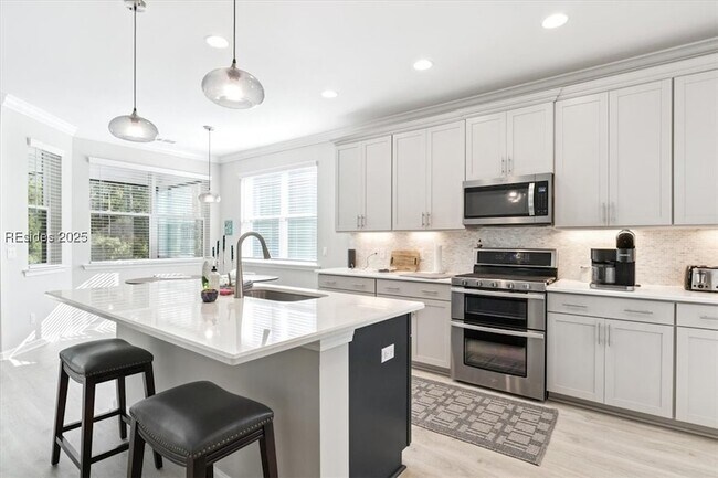 Building Photo - 731 Harborside Dr