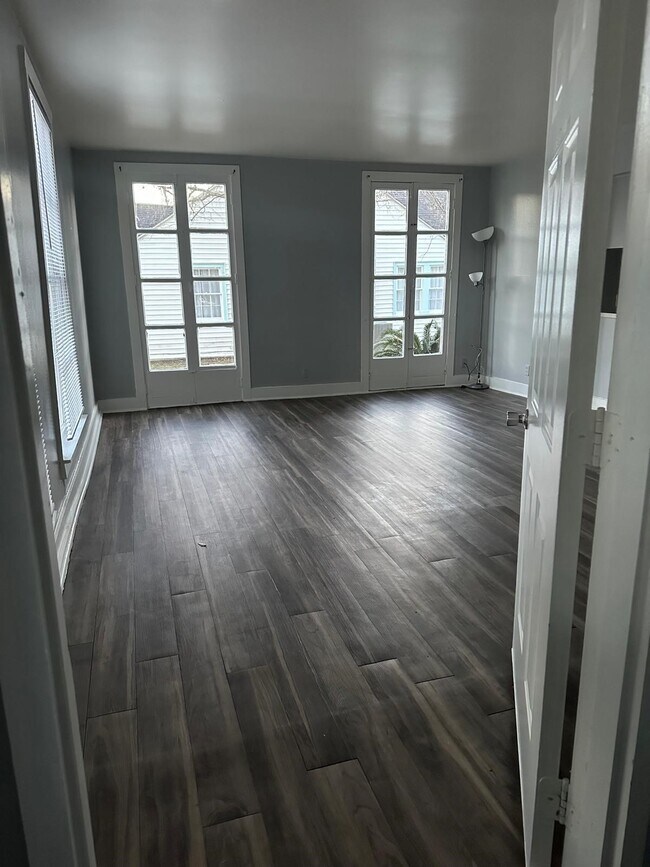 Building Photo - 800 Travis St