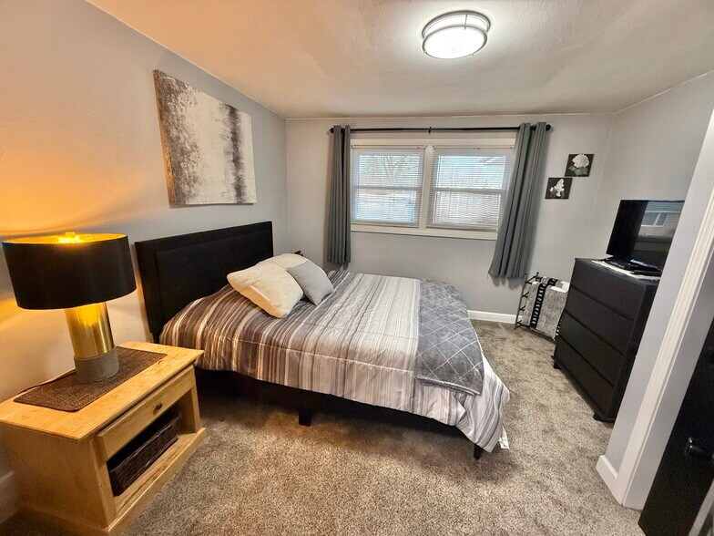 Building Photo - 1513 Rockdale St