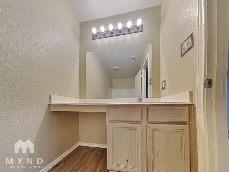 Building Photo - 22702 Sherioaks Ln