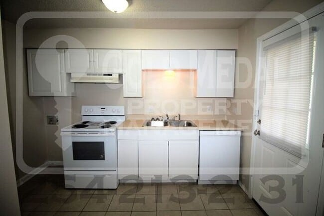 Building Photo - 3904 Charolais Dr