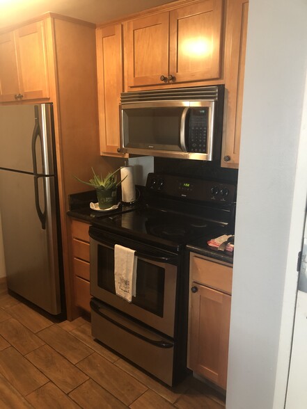 Kitchen - 5540 Lindo Paseo