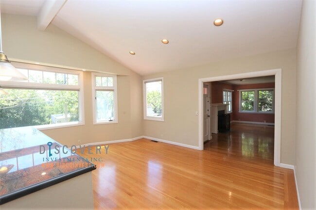 Building Photo - Piedmont Home with Bedroom Suite and Enclosed Yard