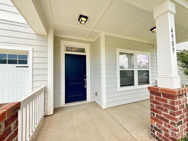 Building Photo - 4909 Grace View Dr
