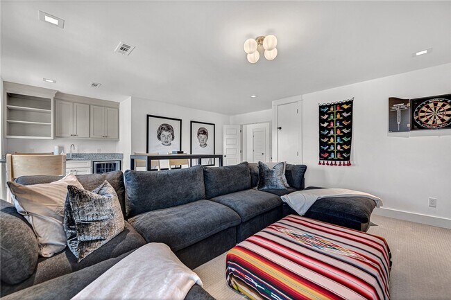 Building Photo - 242 SW D St