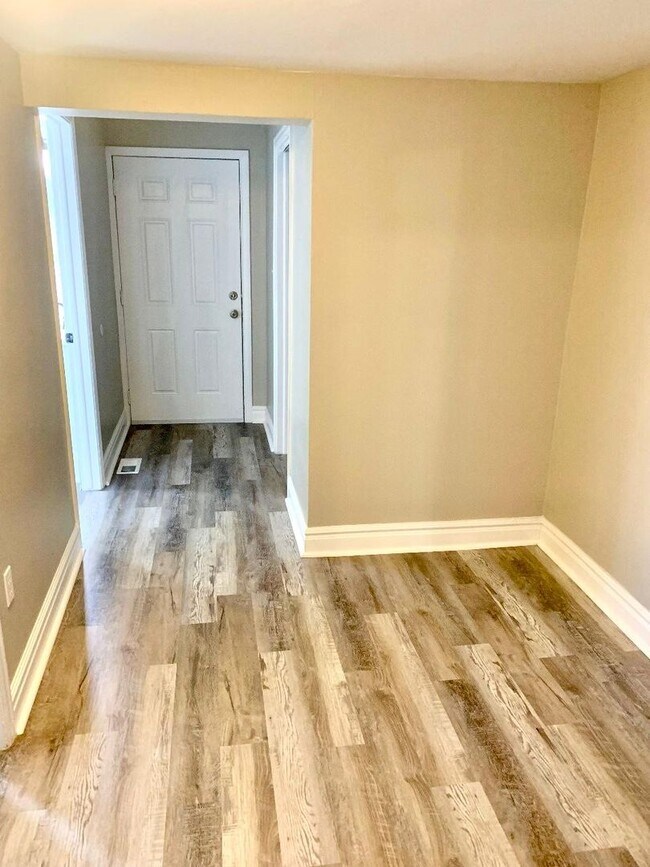 Building Photo - Spacious 4-Bedroom Home in Berkeley – Grea...