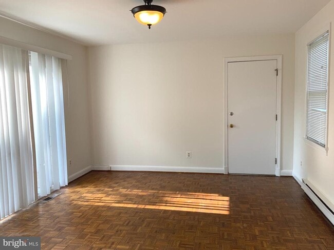 Building Photo - 4410 Woodfield Rd