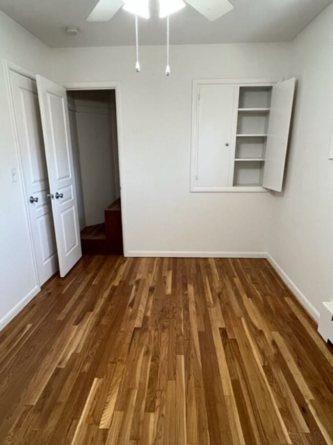 Building Photo - 4 BEDROOM HOME IN SKYWAY!!