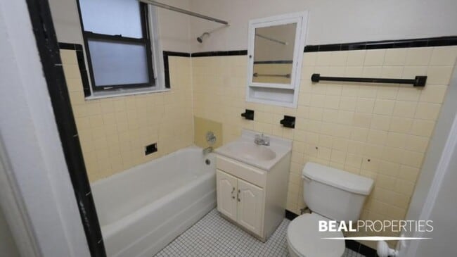 Building Photo - 0 bedroom in CHICAGO IL 60640