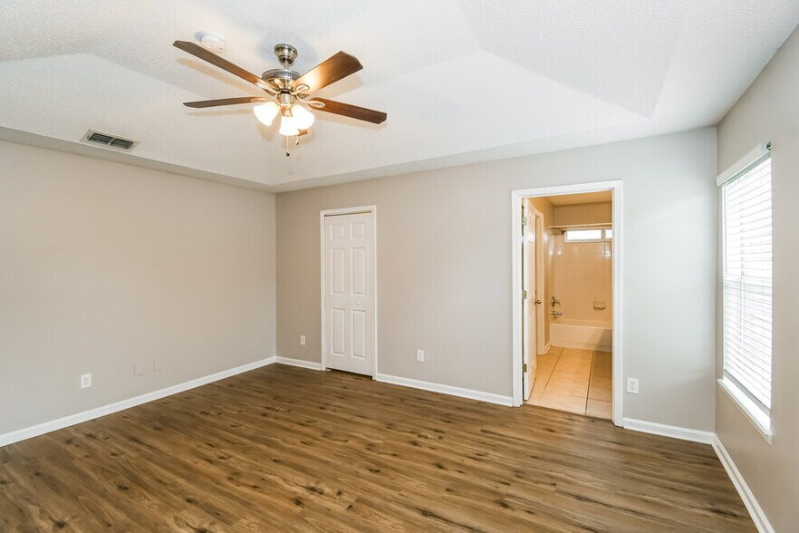 Building Photo - 2600 Creek Ridge Dr