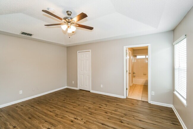 Building Photo - 2600 Creek Ridge Dr