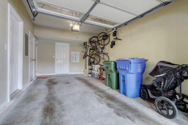 Building Photo - 3 bdrm, 3.5 bath Townhome on the Beltline in Grant Park!