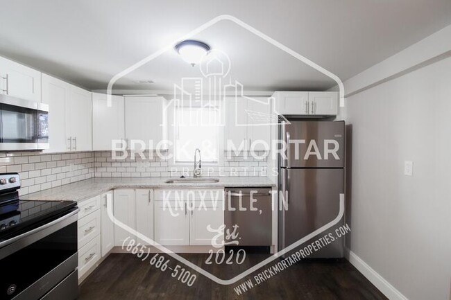 Building Photo - 404 E Emerald Ave