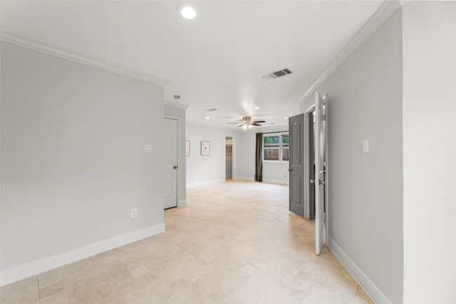 Building Photo - 14115 River Forest Dr